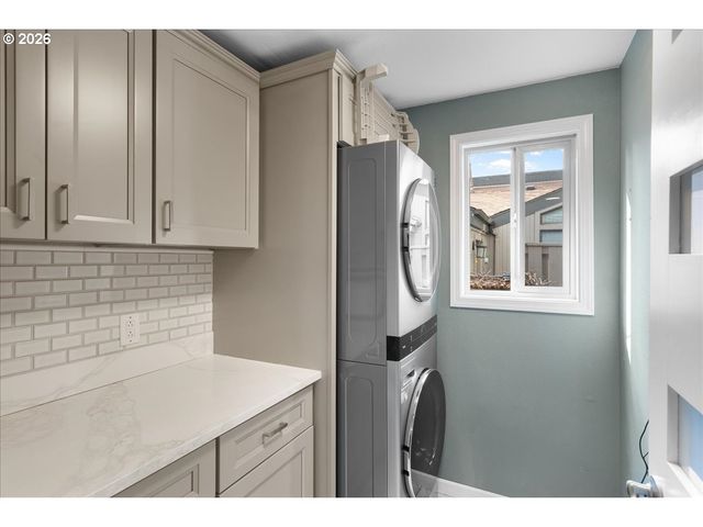 6660 HUNTINGTON Cir, Salem, OR 97306