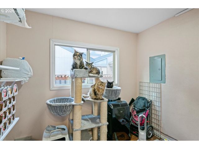 6660 HUNTINGTON Cir, Salem, OR 97306