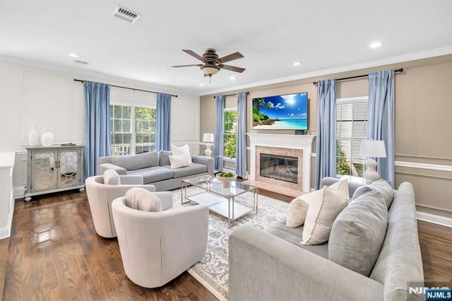 18 Hope Street, Montvale, NJ 07645