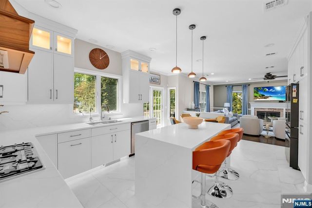 18 Hope Street, Montvale, NJ 07645