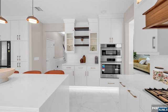 18 Hope Street, Montvale, NJ 07645