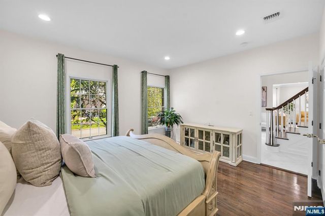 18 Hope Street, Montvale, NJ 07645