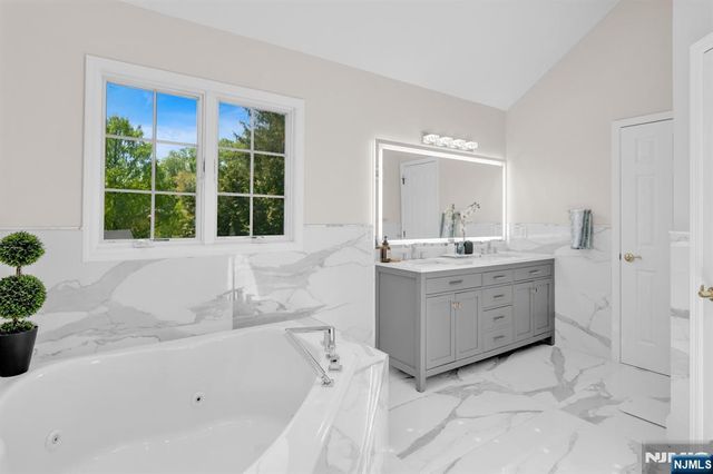 18 Hope Street, Montvale, NJ 07645