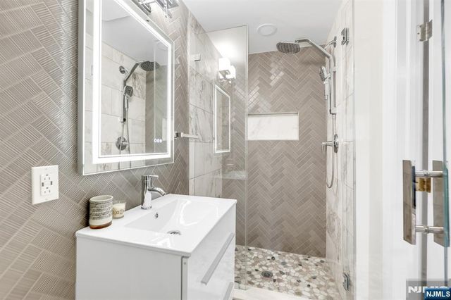 18 Hope Street, Montvale, NJ 07645