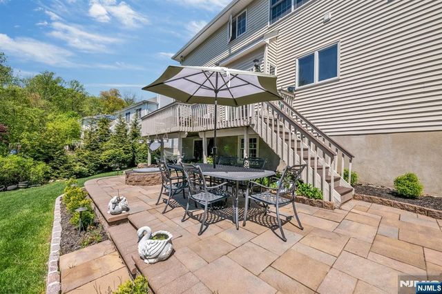 18 Hope Street, Montvale, NJ 07645
