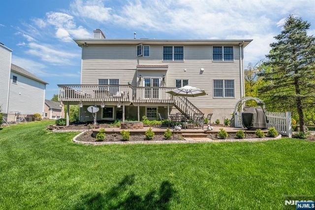 18 Hope Street, Montvale, NJ 07645