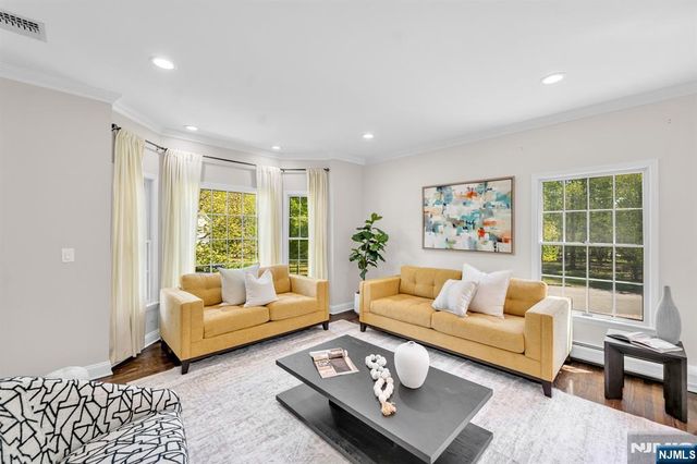 18 Hope Street, Montvale, NJ 07645
