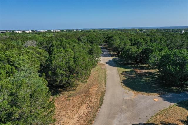 401 Exeter RD, Spicewood, TX 78669