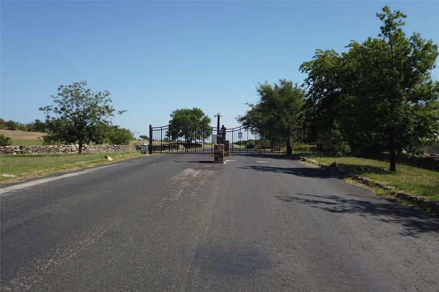 401 Exeter RD, Spicewood, TX 78669