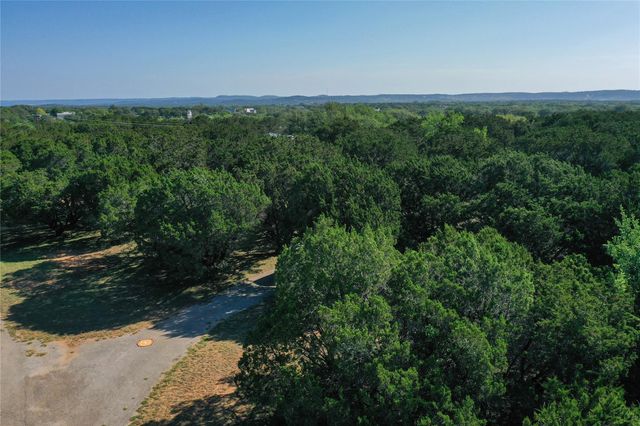 401 Exeter RD, Spicewood, TX 78669