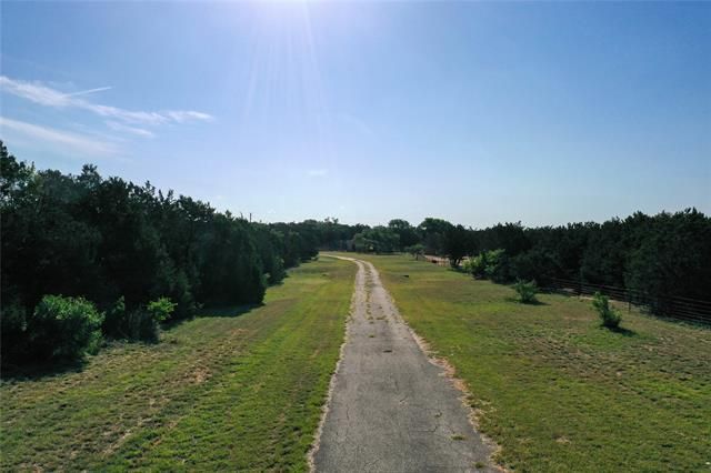401 Exeter RD, Spicewood, TX 78669