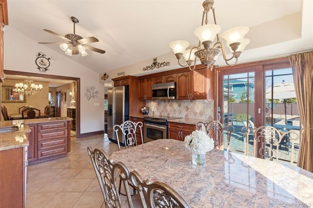 15 Leeward Lane, Commack, NY 11725