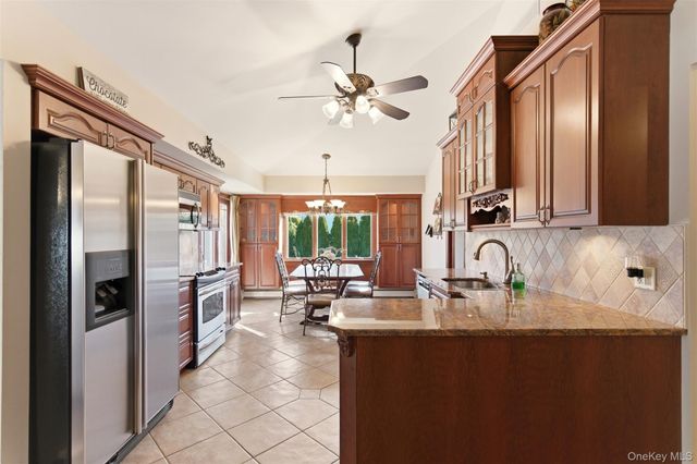 15 Leeward Lane, Commack, NY 11725