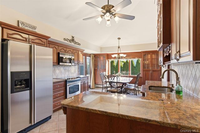 15 Leeward Lane, Commack, NY 11725