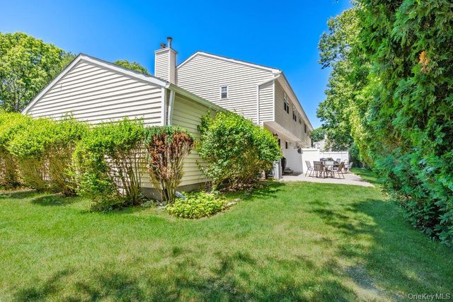 29 Hancock, Yaphank, NY 11980