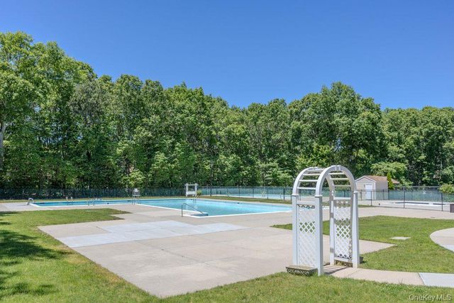 29 Hancock, Yaphank, NY 11980