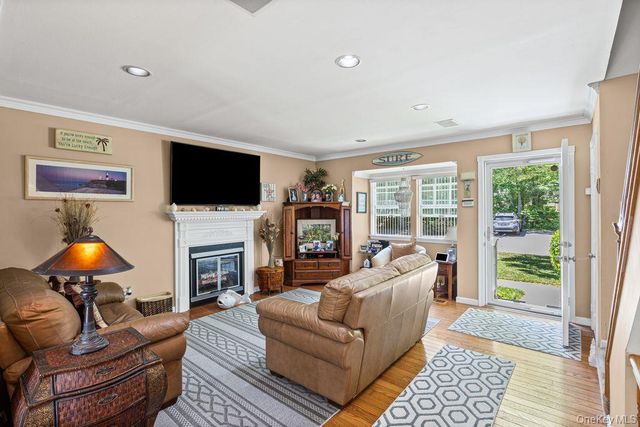 29 Hancock, Yaphank, NY 11980