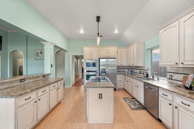 1002 Muirfield Drive, Mansfield, TX 76063