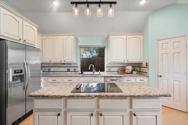 1002 Muirfield Drive, Mansfield, TX 76063