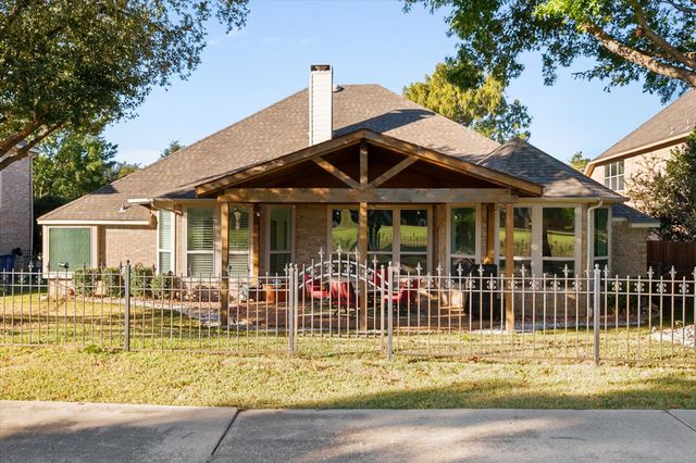 1002 Muirfield Drive, Mansfield, TX 76063