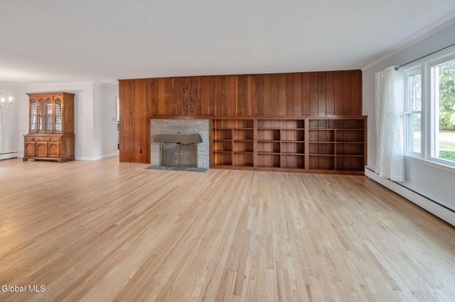 42 Jennifer Road, Glenville, NY 12302