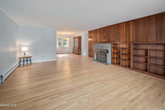 42 Jennifer Road, Glenville, NY 12302