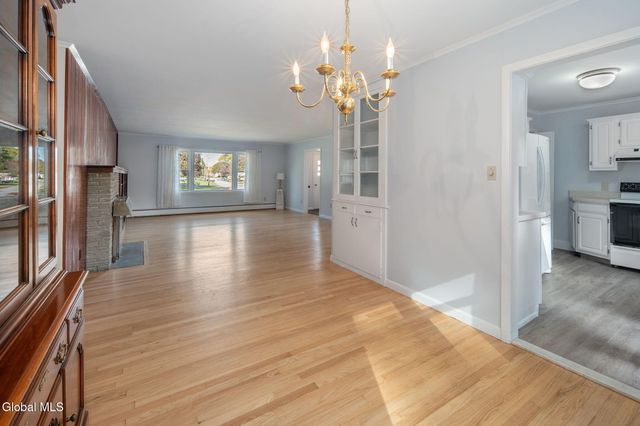 42 Jennifer Road, Glenville, NY 12302