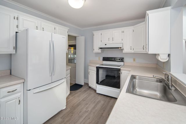 42 Jennifer Road, Glenville, NY 12302