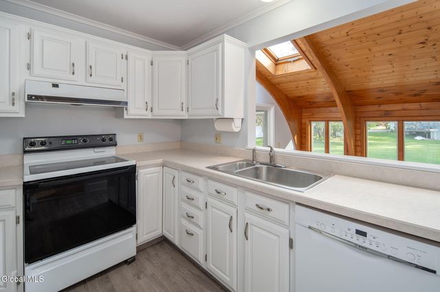 42 Jennifer Road, Glenville, NY 12302