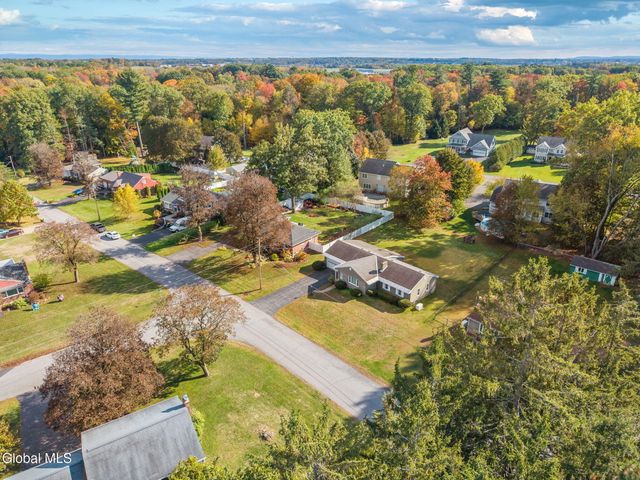 42 Jennifer Road, Glenville, NY 12302