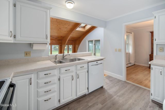 42 Jennifer Road, Glenville, NY 12302