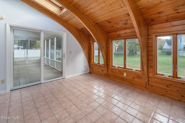 42 Jennifer Road, Glenville, NY 12302