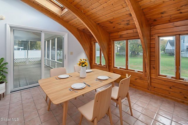 42 Jennifer Road, Glenville, NY 12302