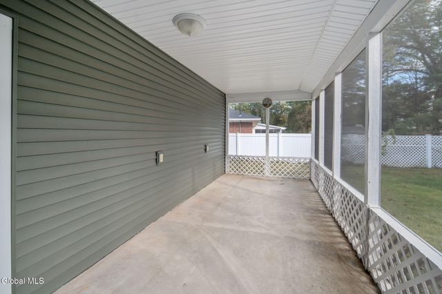 42 Jennifer Road, Glenville, NY 12302