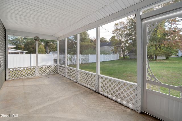 42 Jennifer Road, Glenville, NY 12302