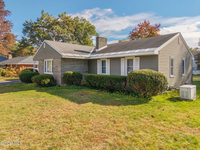 42 Jennifer Road, Glenville, NY 12302
