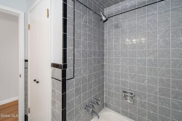 42 Jennifer Road, Glenville, NY 12302