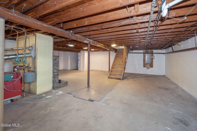 42 Jennifer Road, Glenville, NY 12302