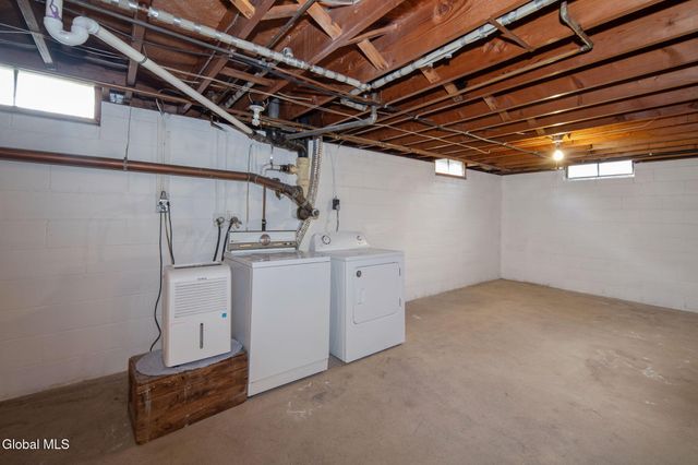 42 Jennifer Road, Glenville, NY 12302