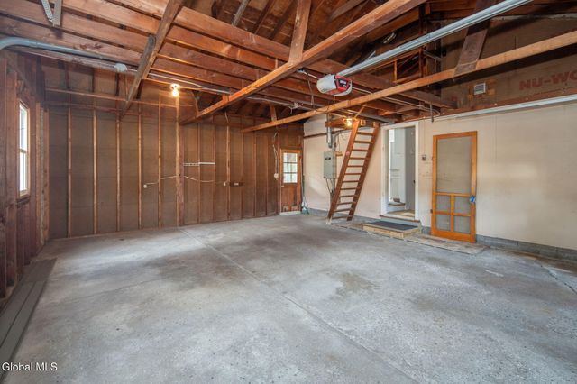 42 Jennifer Road, Glenville, NY 12302