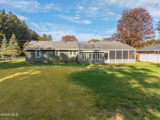 42 Jennifer Road, Glenville, NY 12302