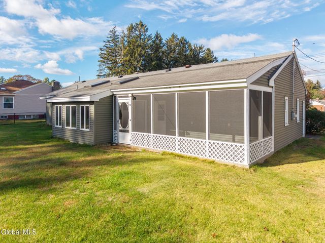 42 Jennifer Road, Glenville, NY 12302