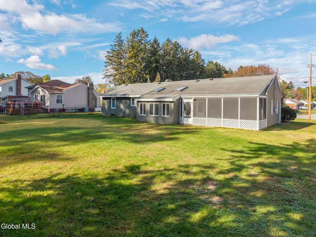 42 Jennifer Road, Glenville, NY 12302