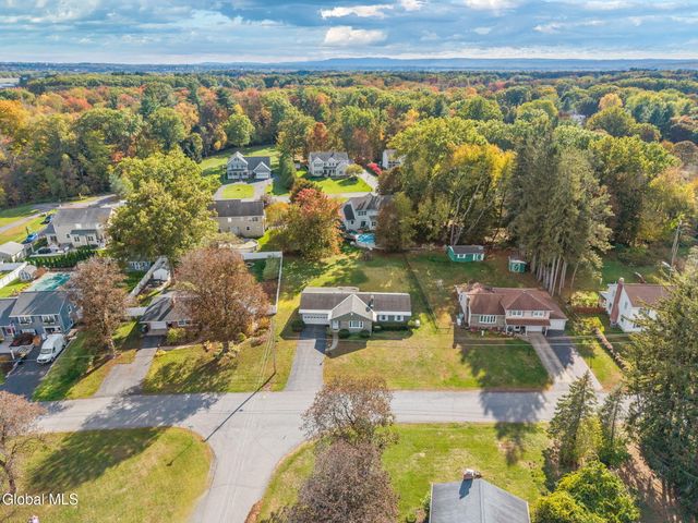 42 Jennifer Road, Glenville, NY 12302