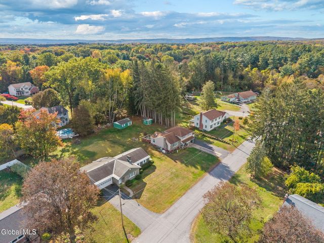 42 Jennifer Road, Glenville, NY 12302