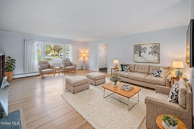 42 Jennifer Road, Glenville, NY 12302