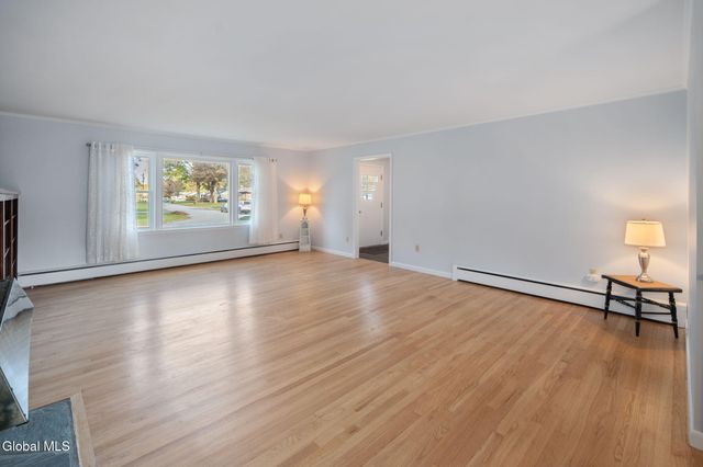 42 Jennifer Road, Glenville, NY 12302