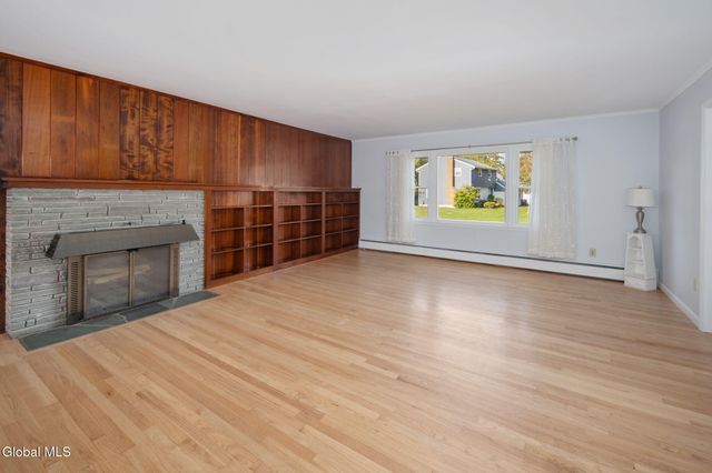 42 Jennifer Road, Glenville, NY 12302