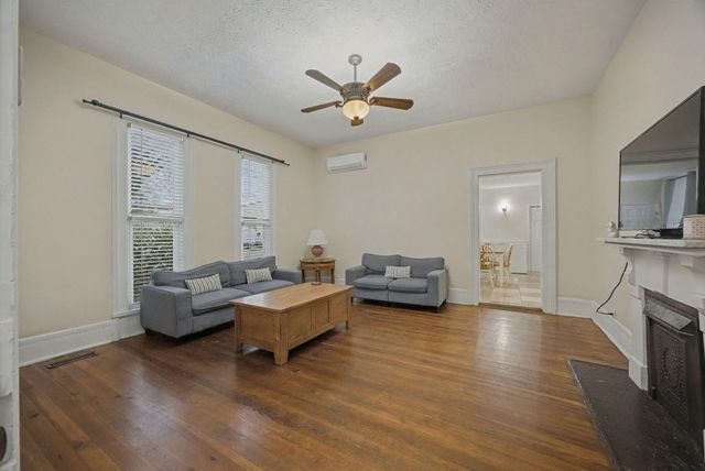 203 E Poplar Street, Harrodsburg, KY 40330