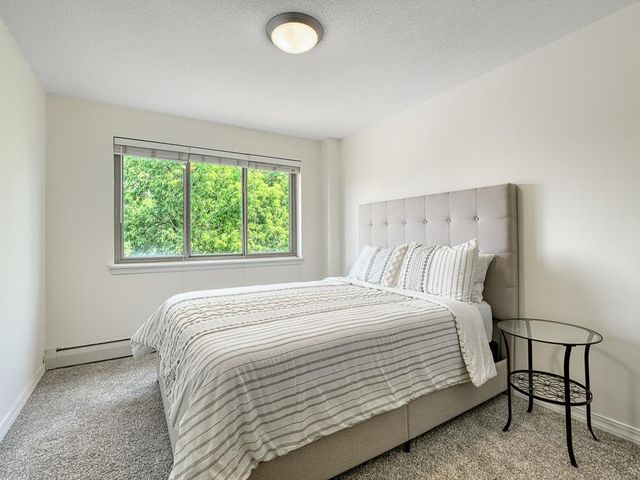 2727 W 43rd Street 409, Minneapolis, MN 55410